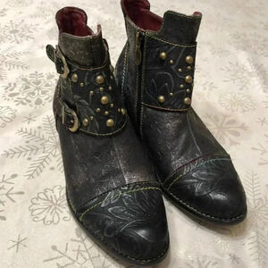 L’Artiste by Spring Step Nailhead ankle boot.